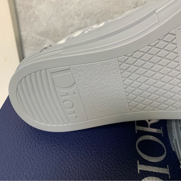 White Dior Pattern Casual Sneakers For Men And Women - Picture 6 of 6